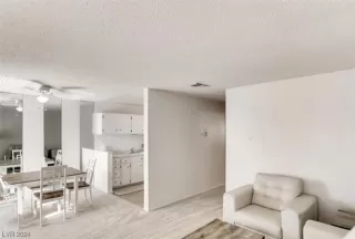 Photo #2: 2560192 Listing