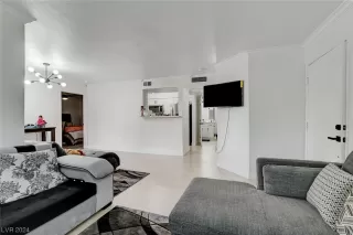 Photo #5: 2560237 Listing 