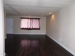 Photo #2: 2560281 Listing 