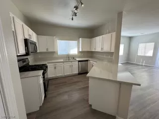 Photo #2: 2560356 Listing 