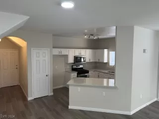 Photo #5: 2560356 Listing 