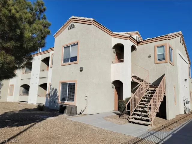MLS: 2560366 Condo For Sale