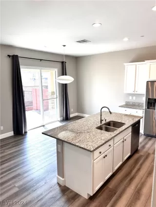 Photo #2: 2560372 Listing 