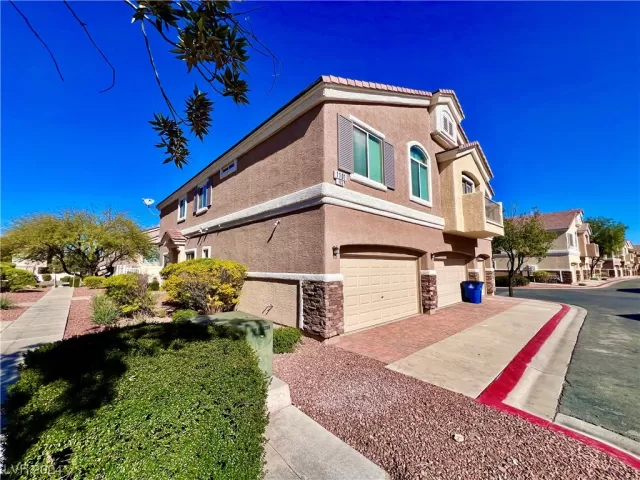 MLS: 2560382 Condo For Sale