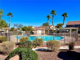 Photo #3: 2560382 Listing