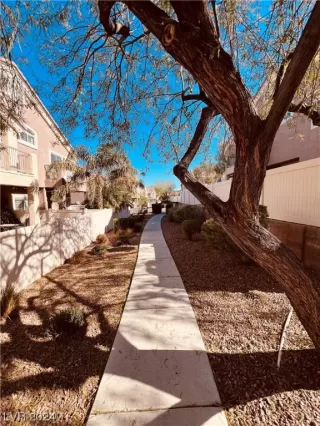 Photo #6: 2560382 Listing