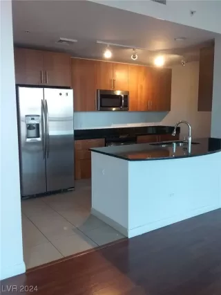 Photo #4: 2560420 Listing 