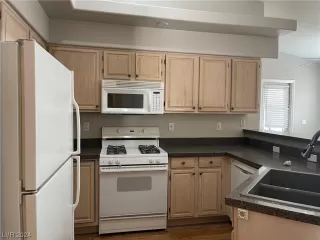 Photo #4: 2560433 Listing 