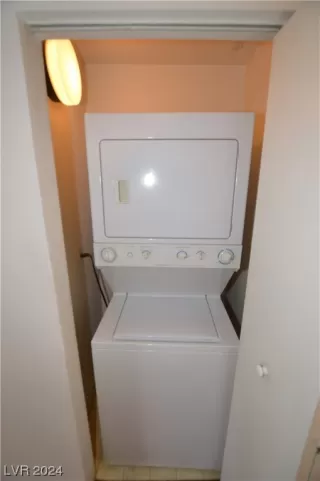 Photo #6: 2560435 Listing