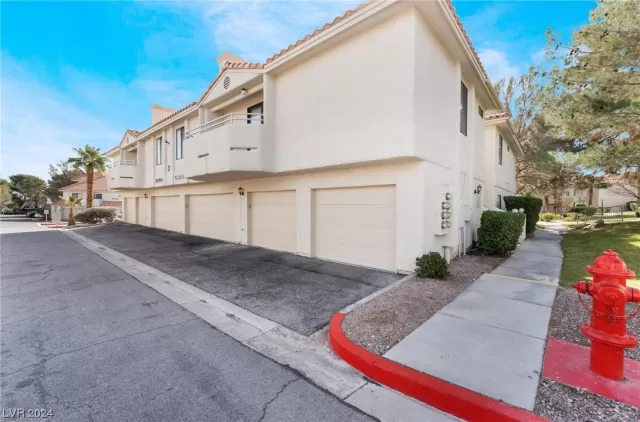 MLS: 2560440 Condo For Sale