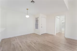 Photo #6: 2560440 Listing