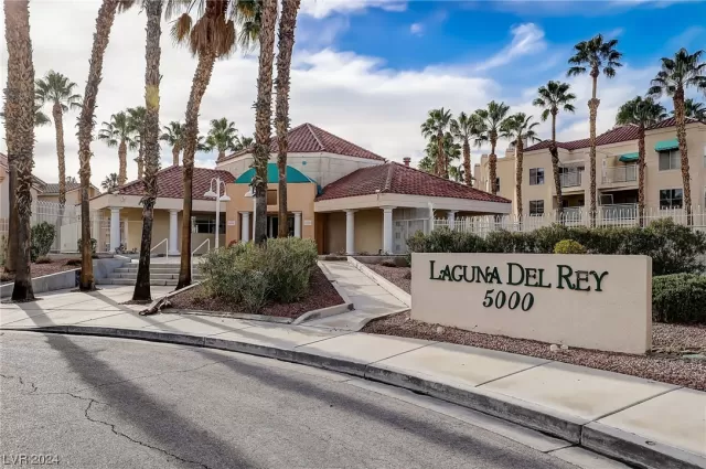 MLS: 2560504 Condo For Sale