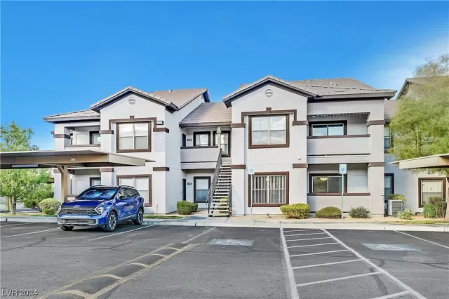 MLS: 2560521 Condo For Sale