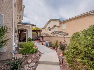 Photo #1: 2560537 Listing 