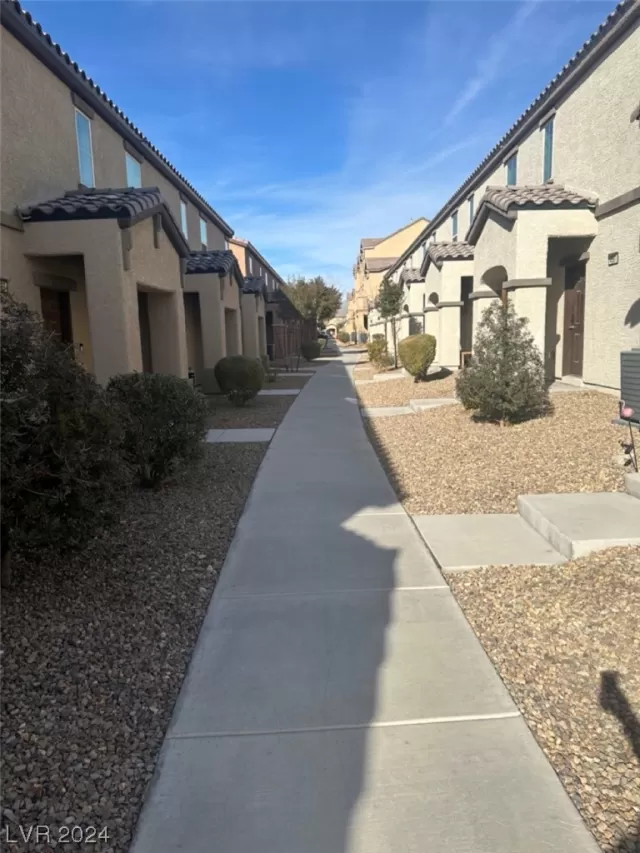 MLS: 2560540 Condo For Sale