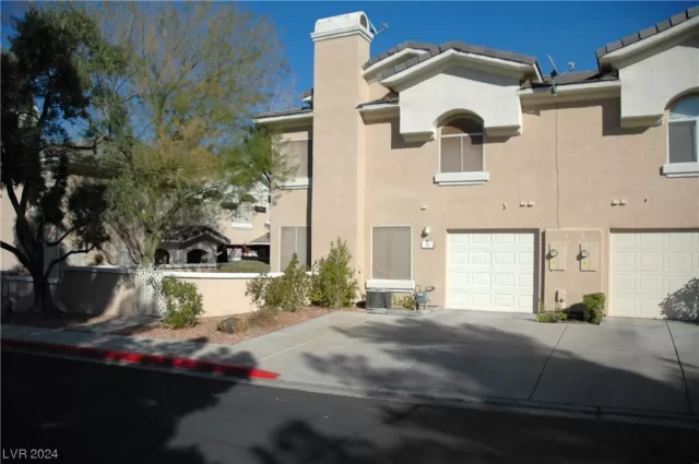 MLS: 2560578 Condo For Sale