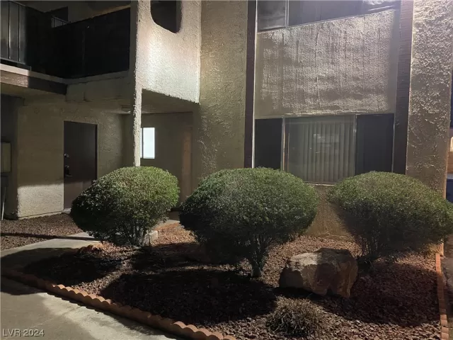 MLS: 2560600 Condo For Sale