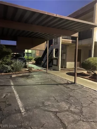 Photo #2: 2560600 Listing