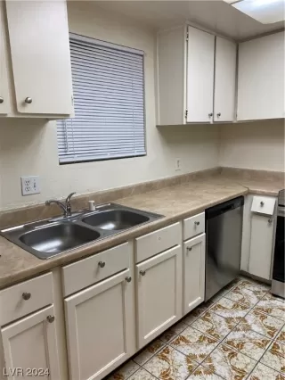 Photo #3: 2560600 Listing