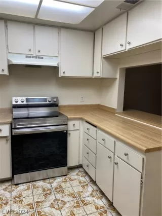 Photo #4: 2560600 Listing