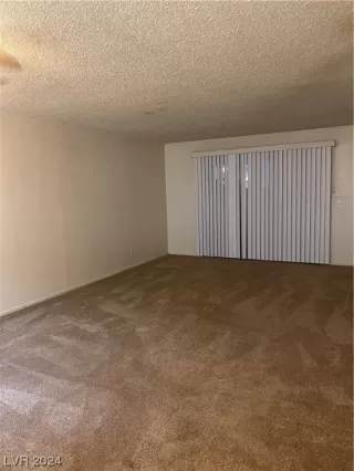 Photo #5: 2560600 Listing