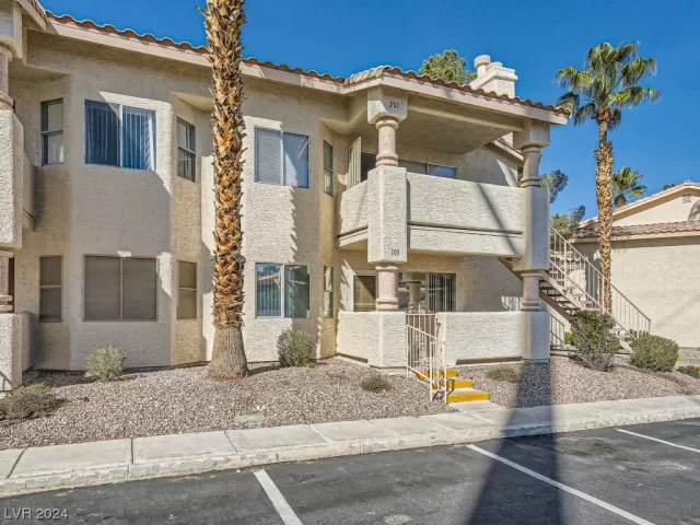 MLS: 2560687 Condo For Sale