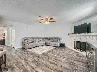 Photo #4: 2560687 Listing