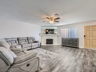 Photo #5: 2560687 Listing