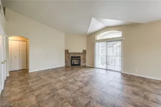 Photo #4: 2560690 Listing