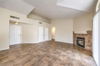 Photo #5: 2560690 Listing