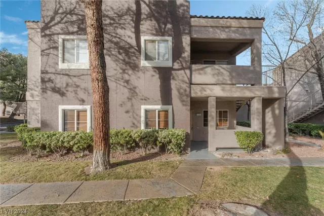 MLS: 2560713 Condo For Sale