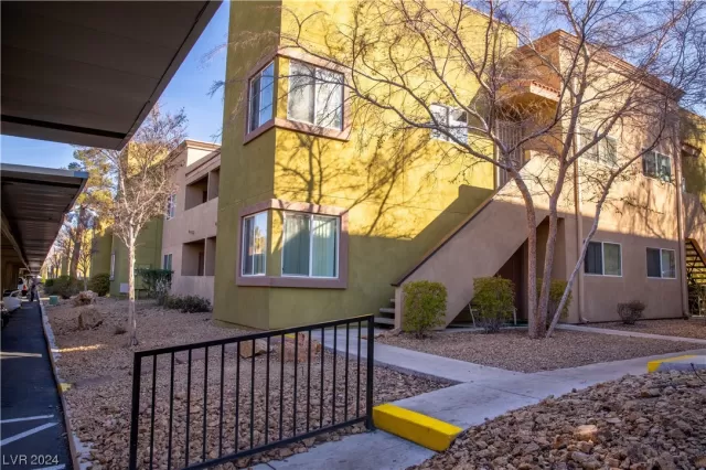 MLS: 2560714 Condo For Sale