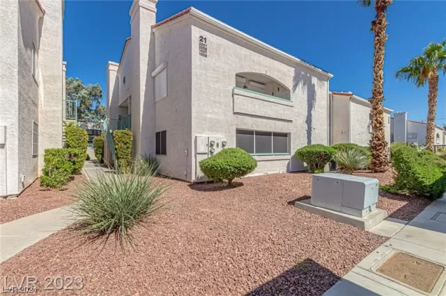 MLS: 2560732 Condo For Sale