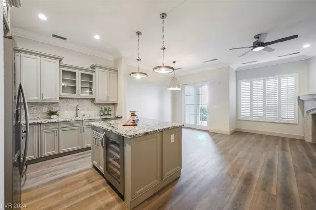 MLS: 2560737 Condo For Sale