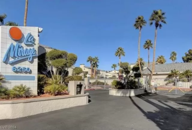 MLS: 2560750 Condo For Sale