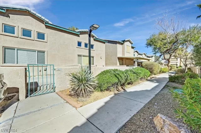 MLS: 2560781 Condo For Sale