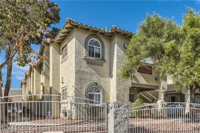 MLS: 2560784 Condo For Sale