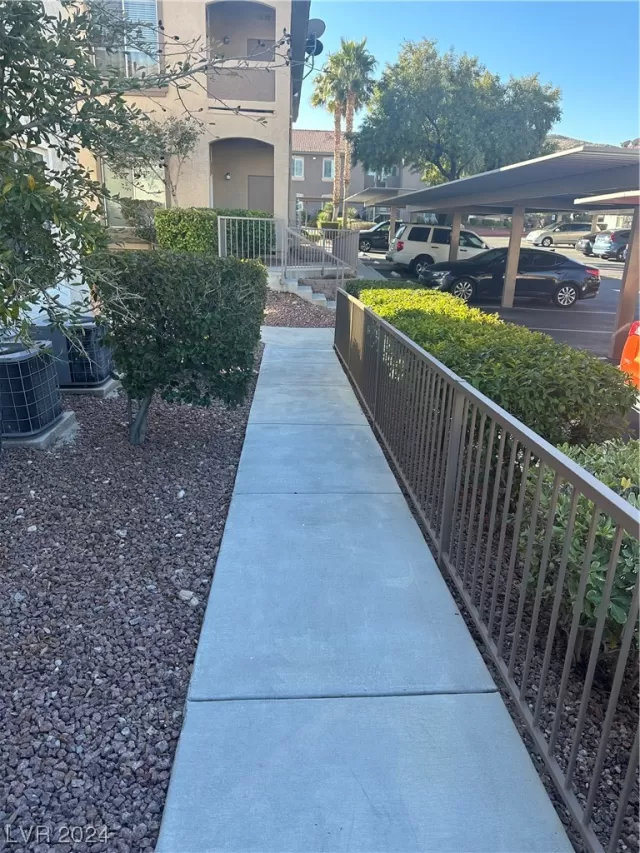 MLS: 2560799 Condo For Sale