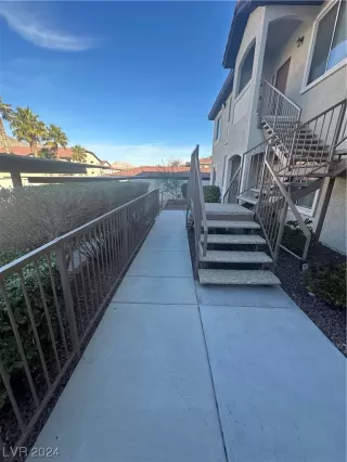 Photo #3: 2560799 Listing 