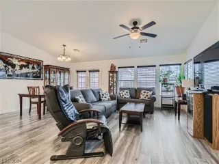 Photo #3: 2560801 Listing