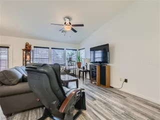 Photo #4: 2560801 Listing