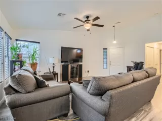 Photo #5: 2560801 Listing