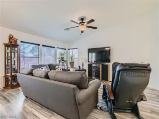 Photo #6: 2560801 Listing