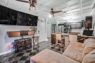 Photo #2: 2560841 Listing