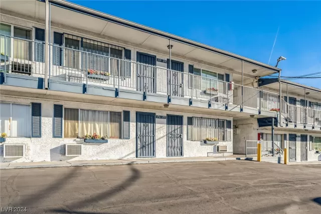 MLS: 2560844 Condo For Sale