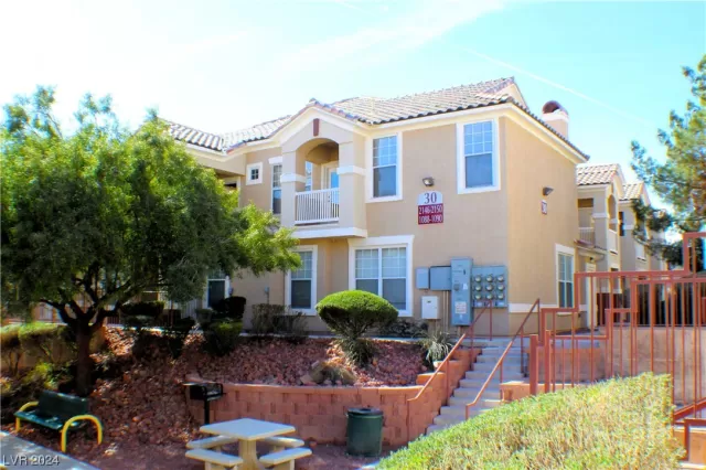 MLS: 2560864 Condo For Sale