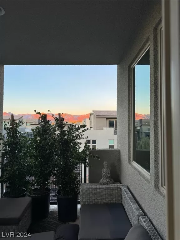 MLS: 2560866 Condo For Sale