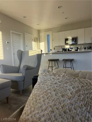 Photo #3: 2560866 Listing