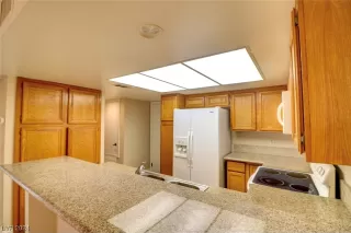 Photo #5: 2560912 Listing