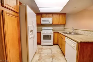 Photo #6: 2560912 Listing